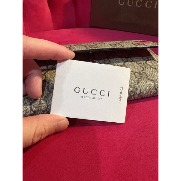 Gucci GG Supreme Pink Wallet w/ Heart - Picture 7 of 8